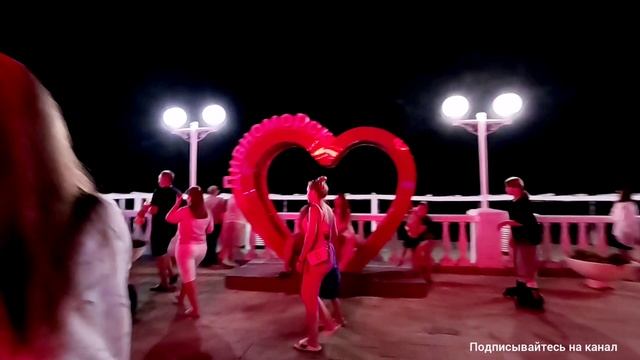 НАБЕРЕЖНАЯ ДИВНОМОРСКА НОЧЬЮ, КАФЕ РУСЬ, ХУТОРОК, Грин бар, УСТРИЧНЫЙ БАР, Кафе Встреча.