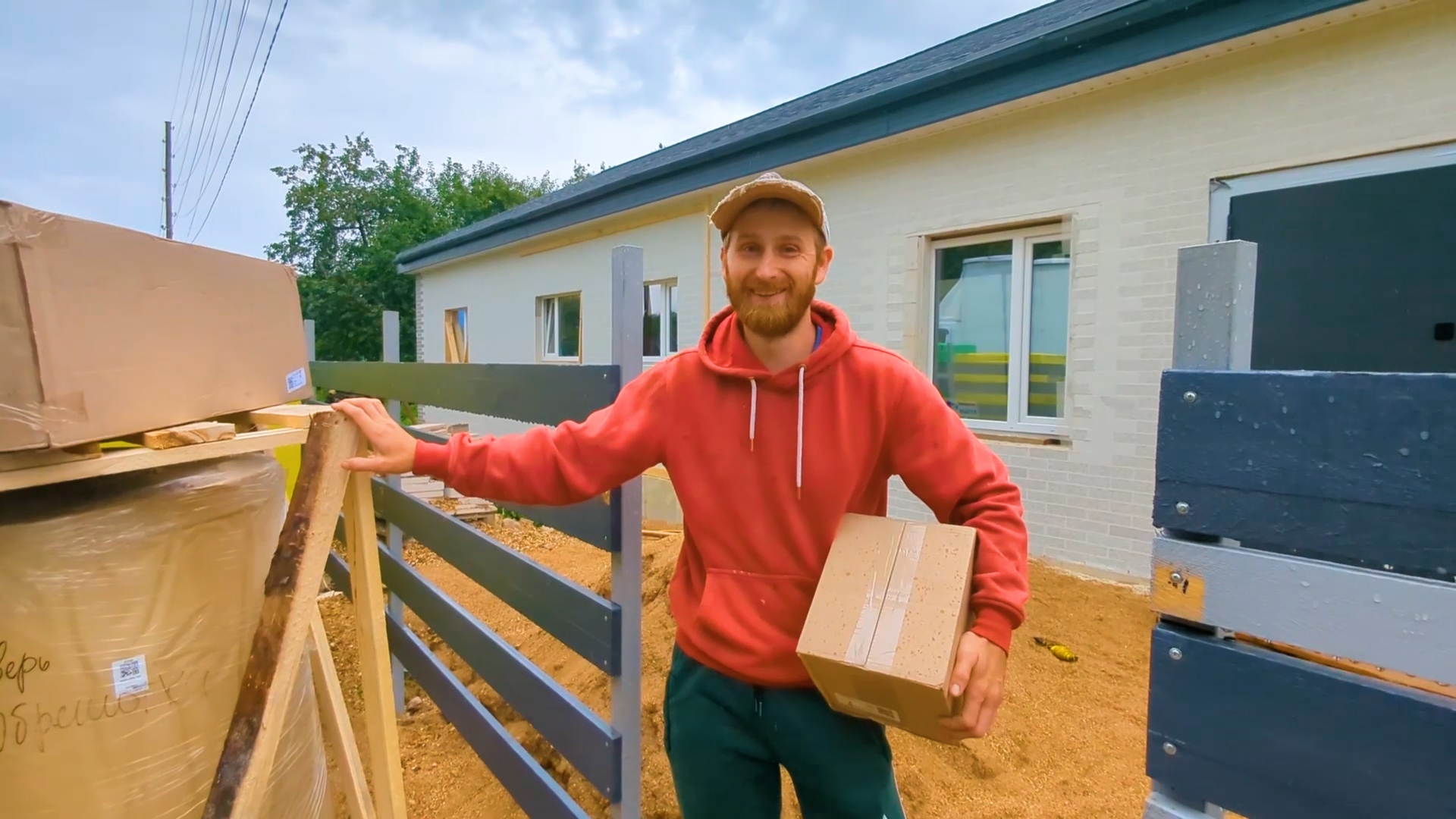 ДОДЕЛИ ФАСАД, НАЧАЛИ СТАВИТЬ ПЕРЕГОРОДКИ,ПРИВЕЗЛИ ОБОРУДОВАНИЕ