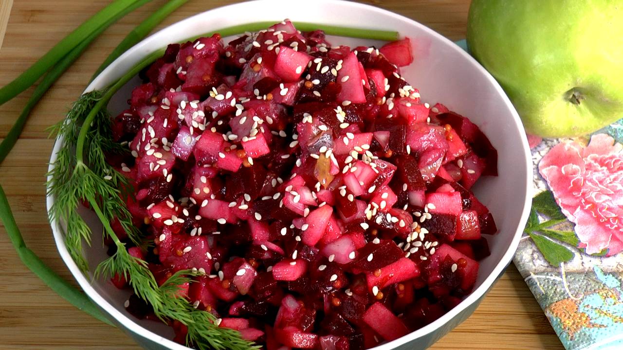 📌 Салат из свеклы с сельдью и яблоком. Необычный салат из обычной свеклы!