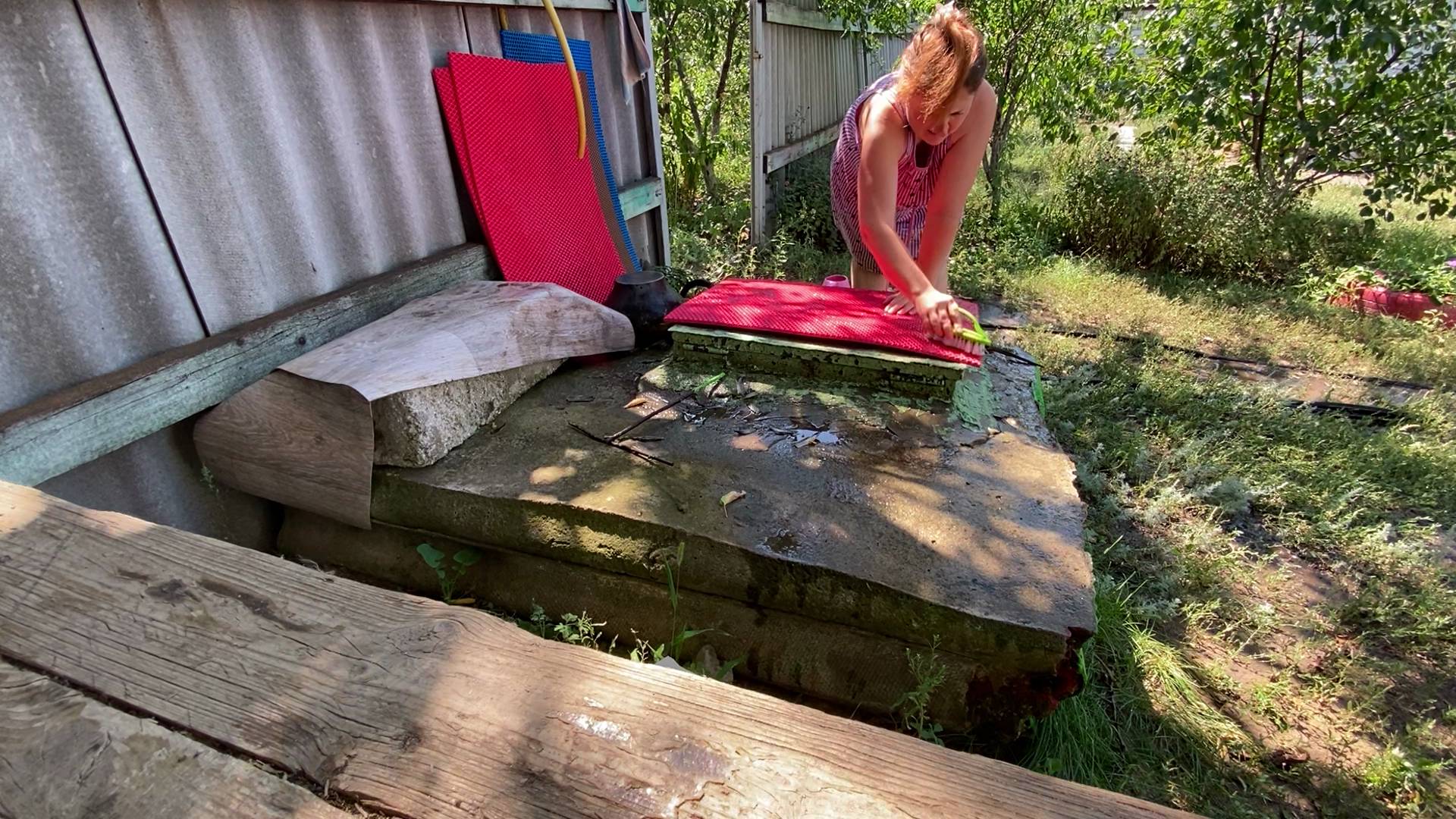 ДЕРЕВЕНСКАЯ ЖИЗНЬ. ПЕРВЫЙ АРБУЗ. УБИРАЮ ДУШИЦУ.