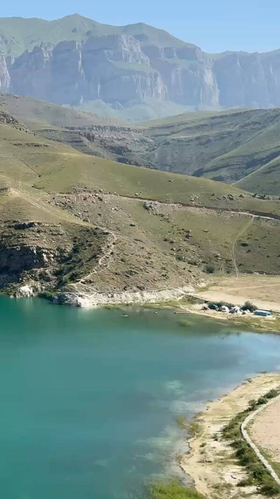 Гижгит - озеро, в бирюзовых тонах