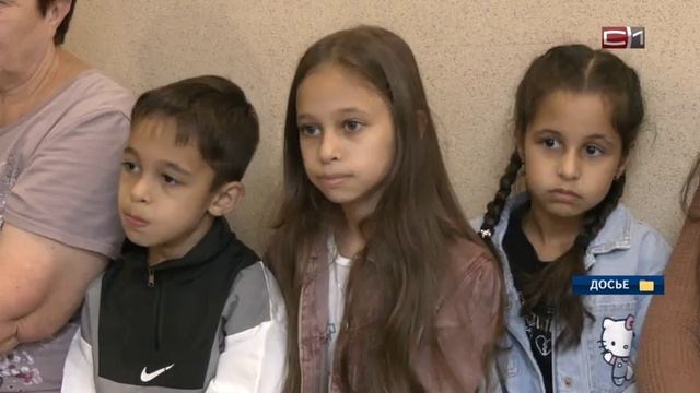 Депутаты Сургута помогают родителям собрать детей в школу