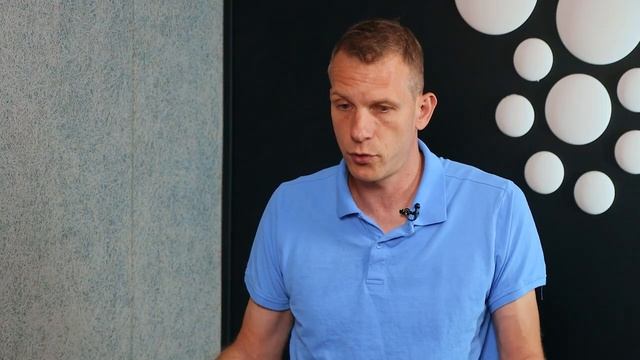 Скрутили на глазах у детей. Латыш - о европейской демократии