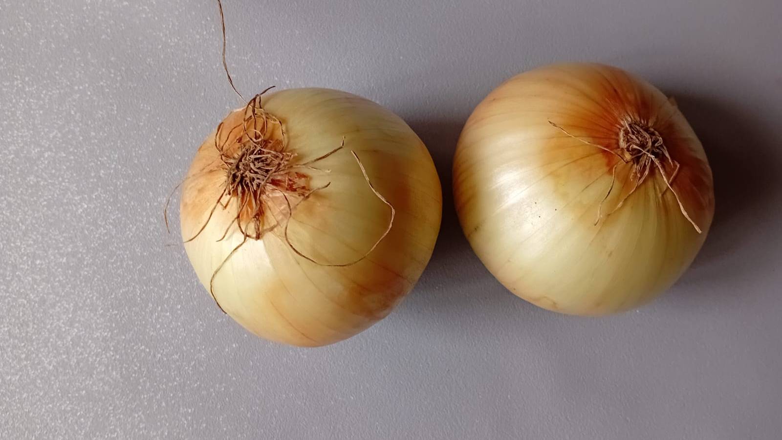 Луковые лодочки на слоеном тесте порционно