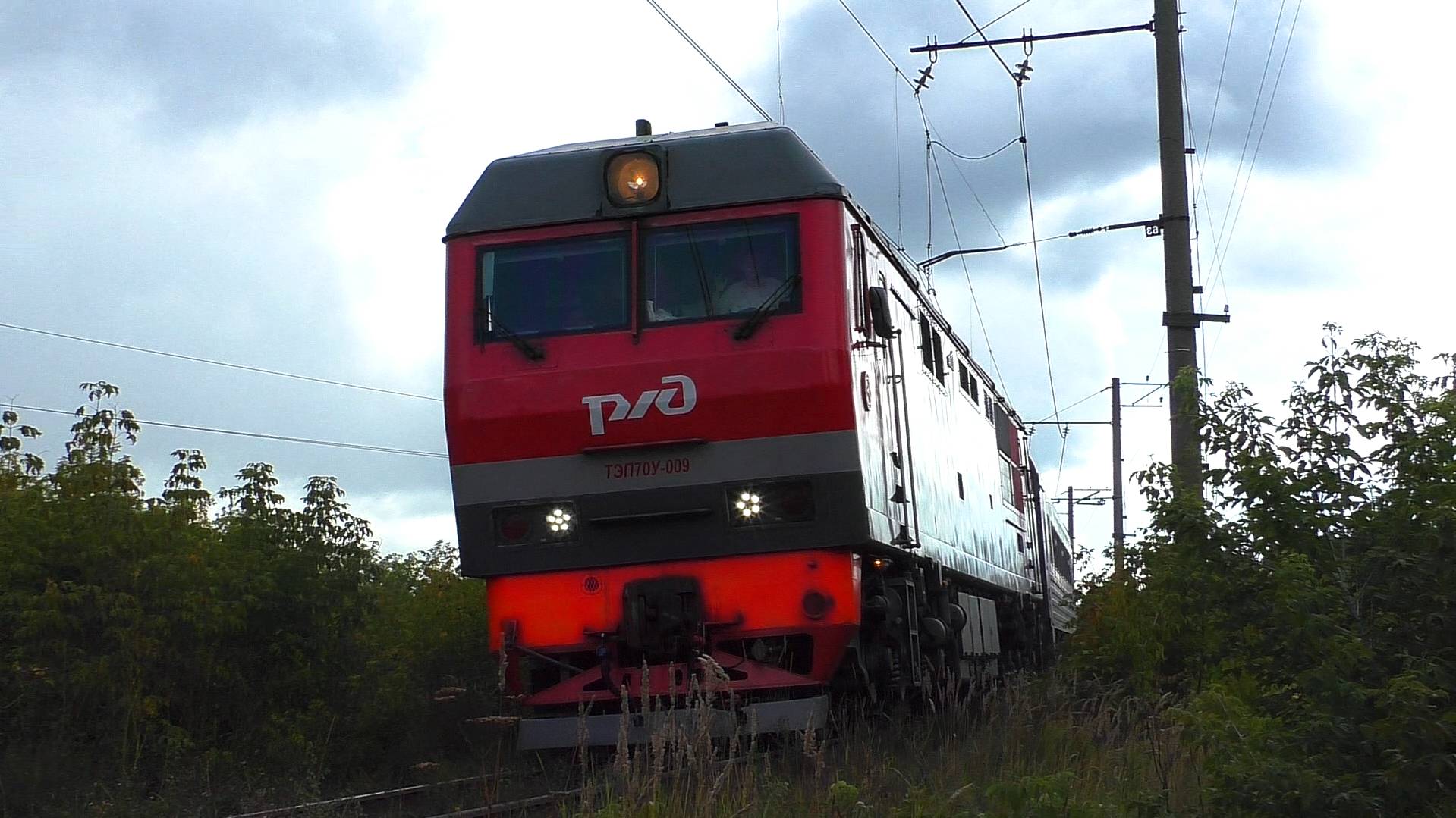 ТЭП70У-009 с туристическим поездом "Императорский маршрут" Екатеринбург-Пасс. - Алапаевск