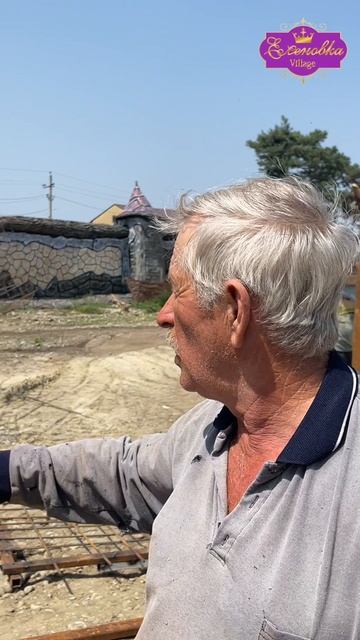 детская площадка. каркасы домиков с горкой парк Еленовка.