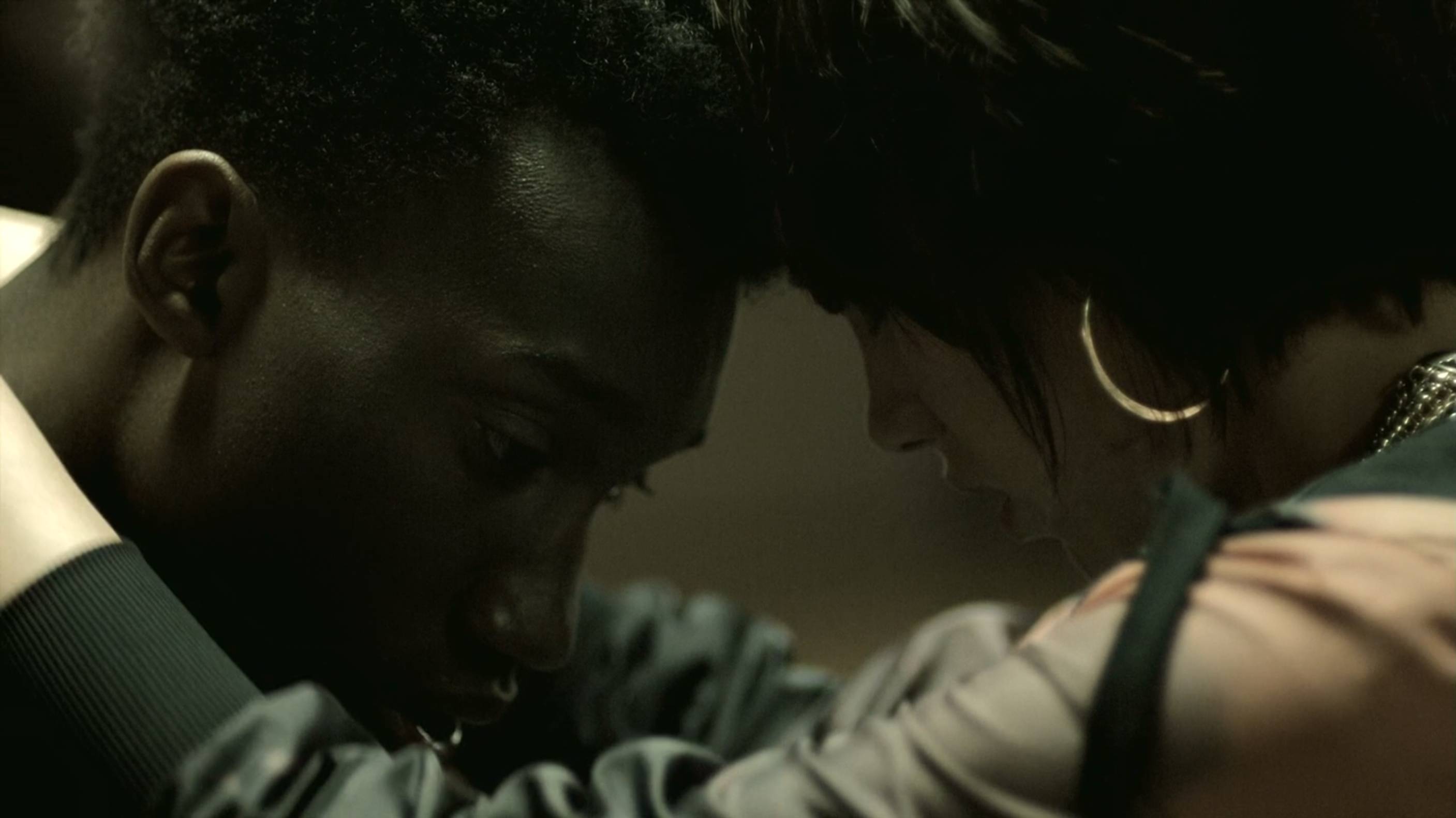 Underdog - Kasabian_ОТБРОСЫ