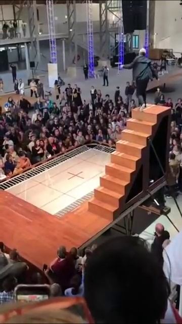 Лестница - перфоманс