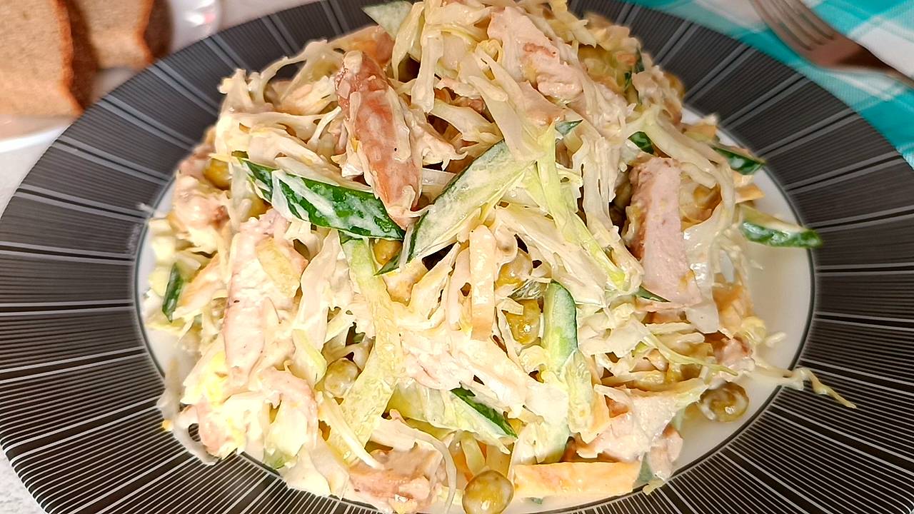 📌 Салат с капустой и курицей к ужину. Готовится из простых продуктов