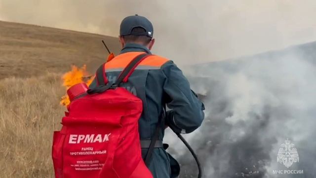 Под Симферополем загорелось 250 гектаров сухой растительности