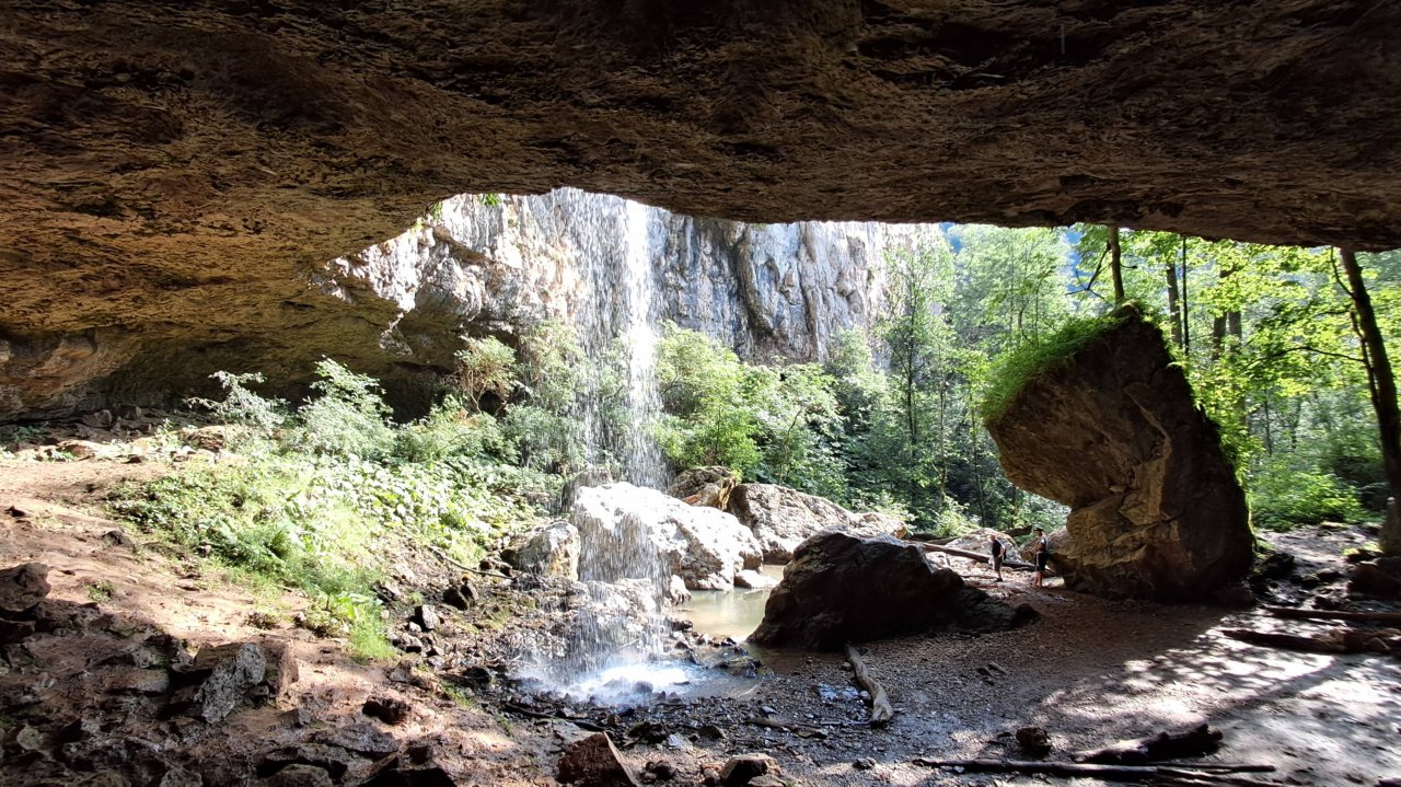 Чинарский и Университеский водопады в Мезмае - самый красивый маршрут