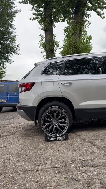Skoda Karoq на примерке дисков в 18-ом диаметре