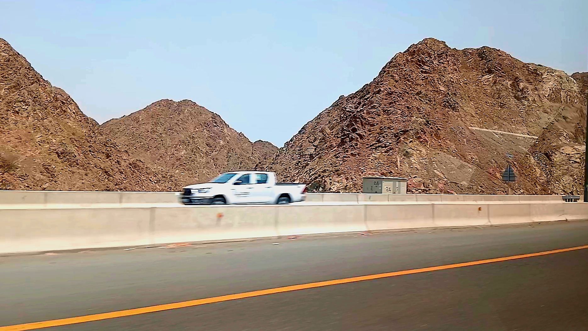 Горная дорога в Фуджейре. Хаджарские горы. ОАЭ. ФУДЖЕЙРА