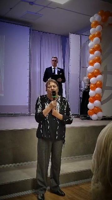 Наша любимая бабушка Людмила Ивановна❤️, много лет работала директором школы. На встрече в школе