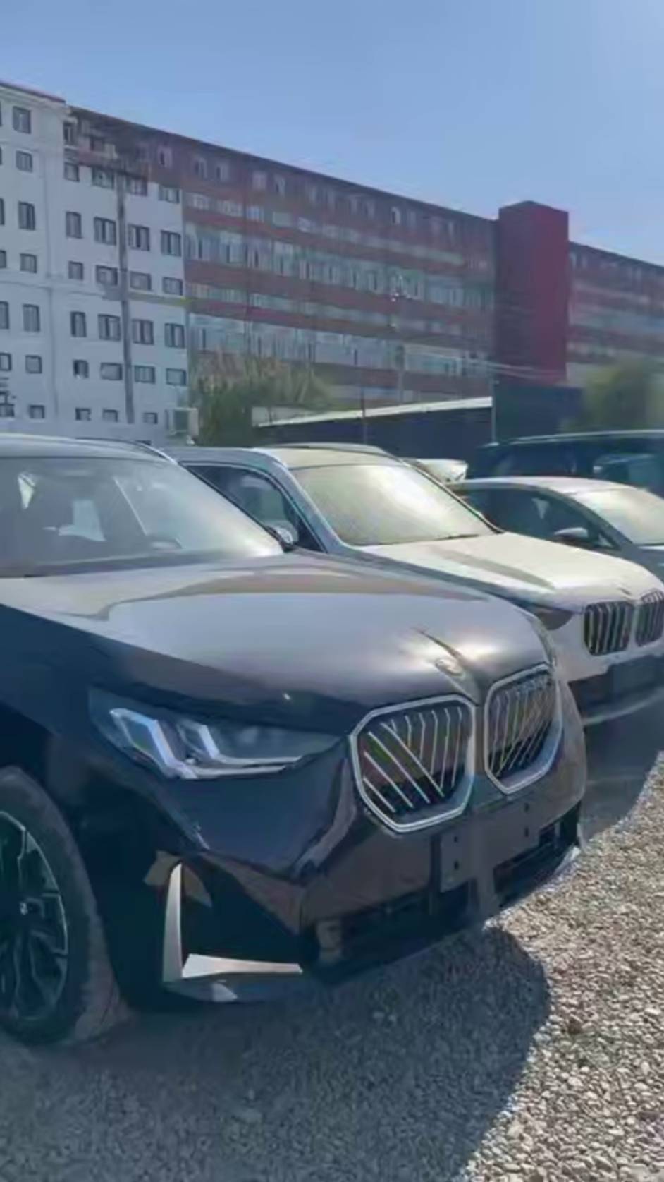 На нашей стоянке в Бишкеке огромный выбор машин, растаможенные, в различных цветах и комплектациях.