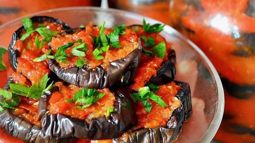 Баклажаны в томатах.