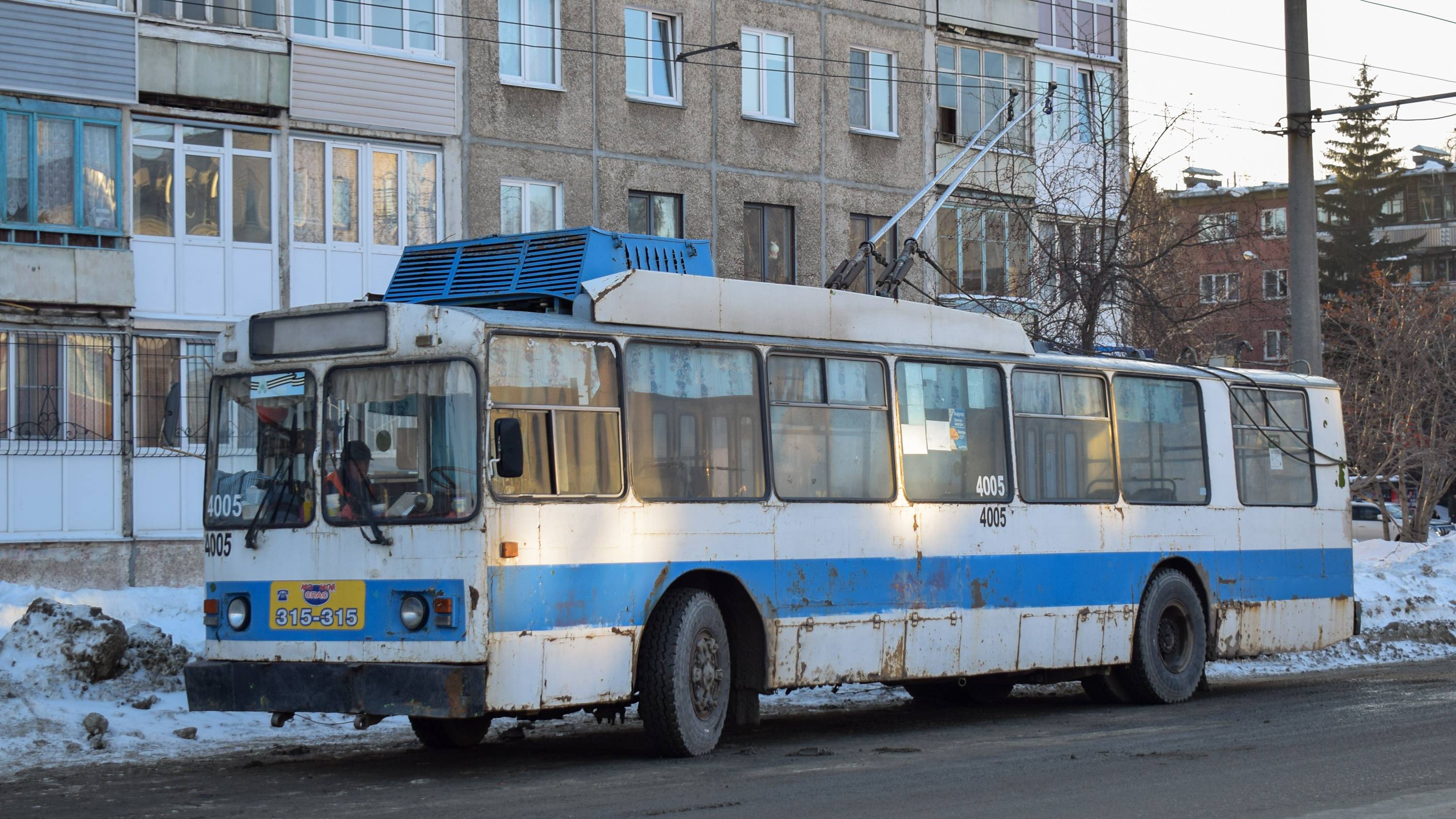 Троллейбус ЗиУ-682 КВР БТРМ-4005. Покатушки по Барнаулу. / A ride on the ZiU-682 trolleybus.
