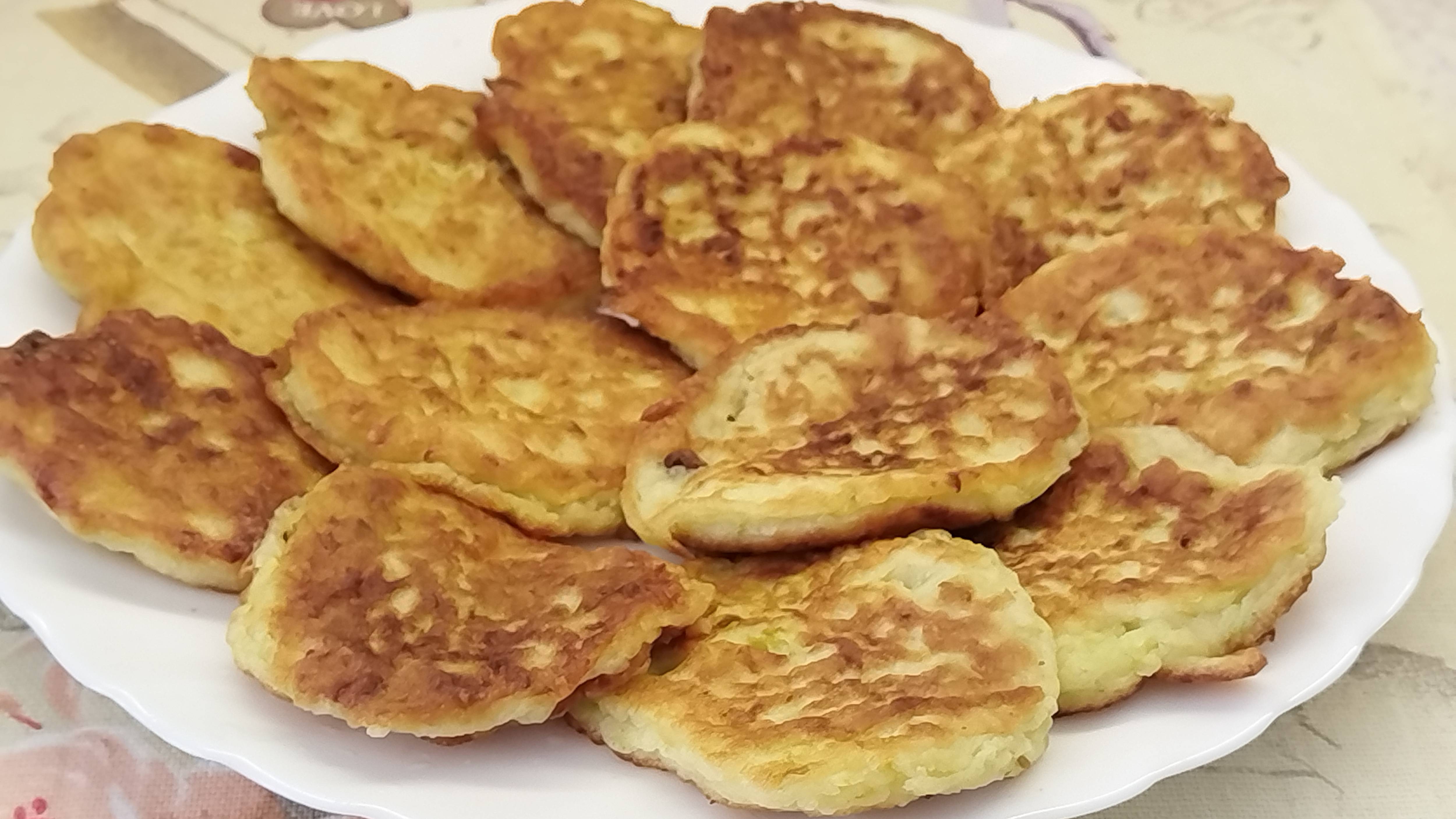 Самый вкусный рецепт оладий из кабачков на сковороде.