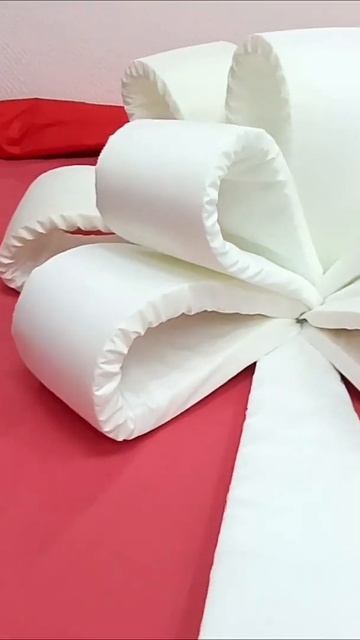 Большой белый бант 1 метр. Непромокаемая  ткань. Магнитное крепление.