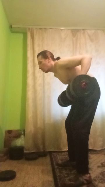 Оттачиваю технику в упражнении на спину со штангой