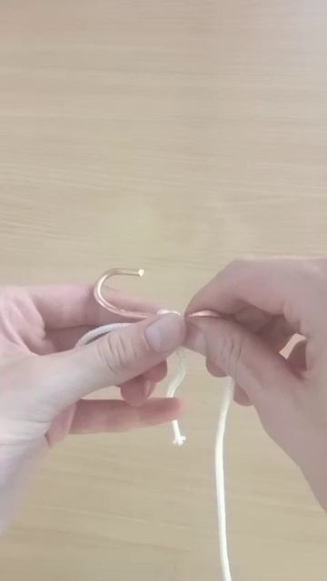 Как привязать крючок к леске или плетёнке. Самым простым способом.