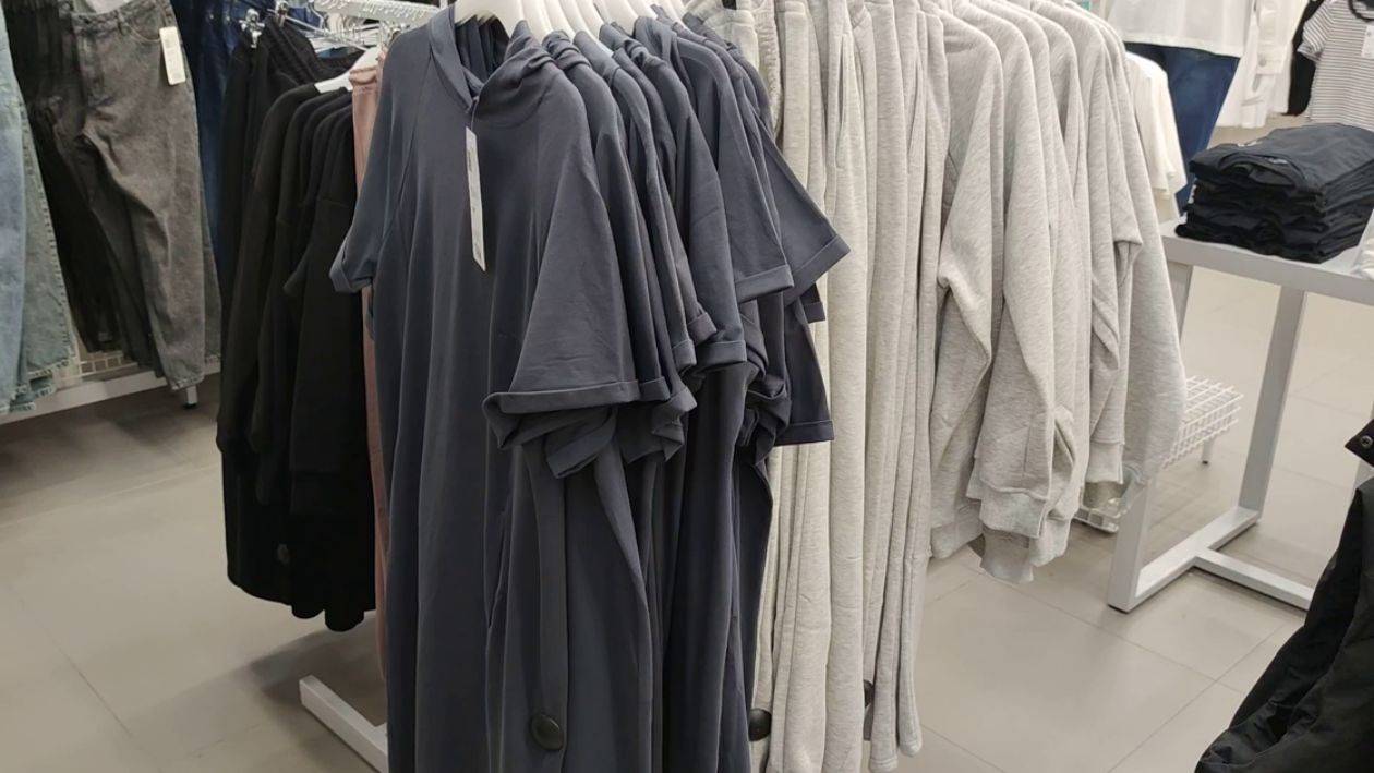 Повседневка FUN DAY для женщин и школьниц Уже ветровки можно начинать смотреть