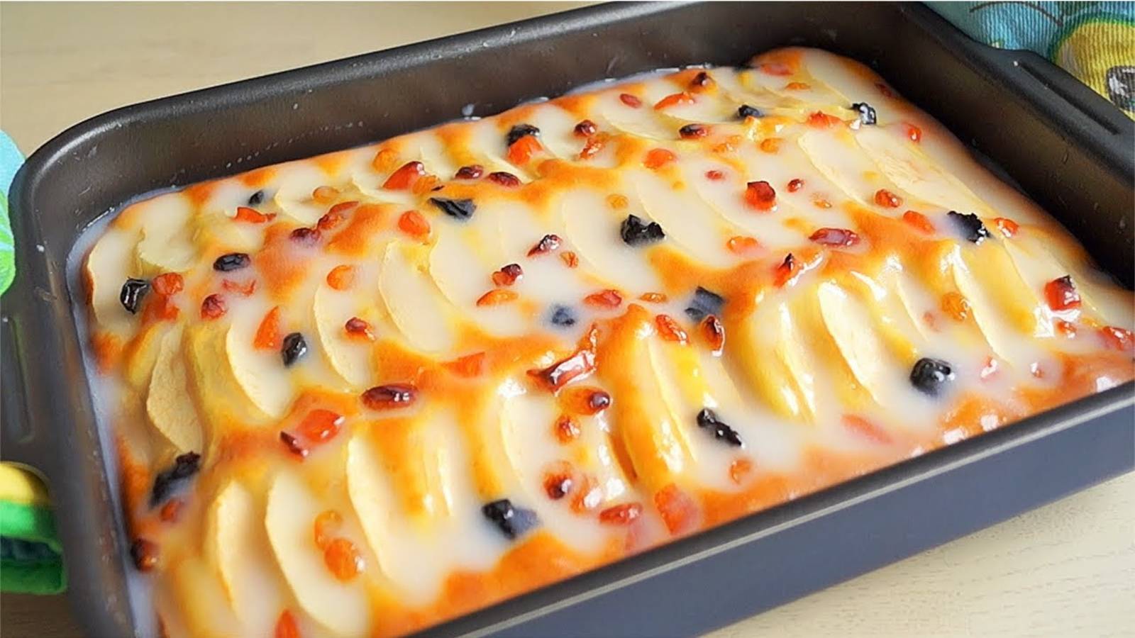 Пирог с яблоками из дешёвых продуктов. Готовится просто и быстро