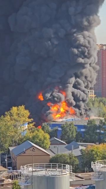 Кадры с пожара в подмосковной Балашихе.