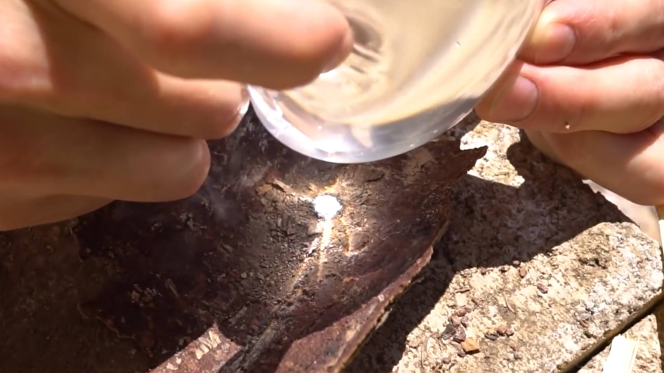 Добыть огонь пакетом с водой