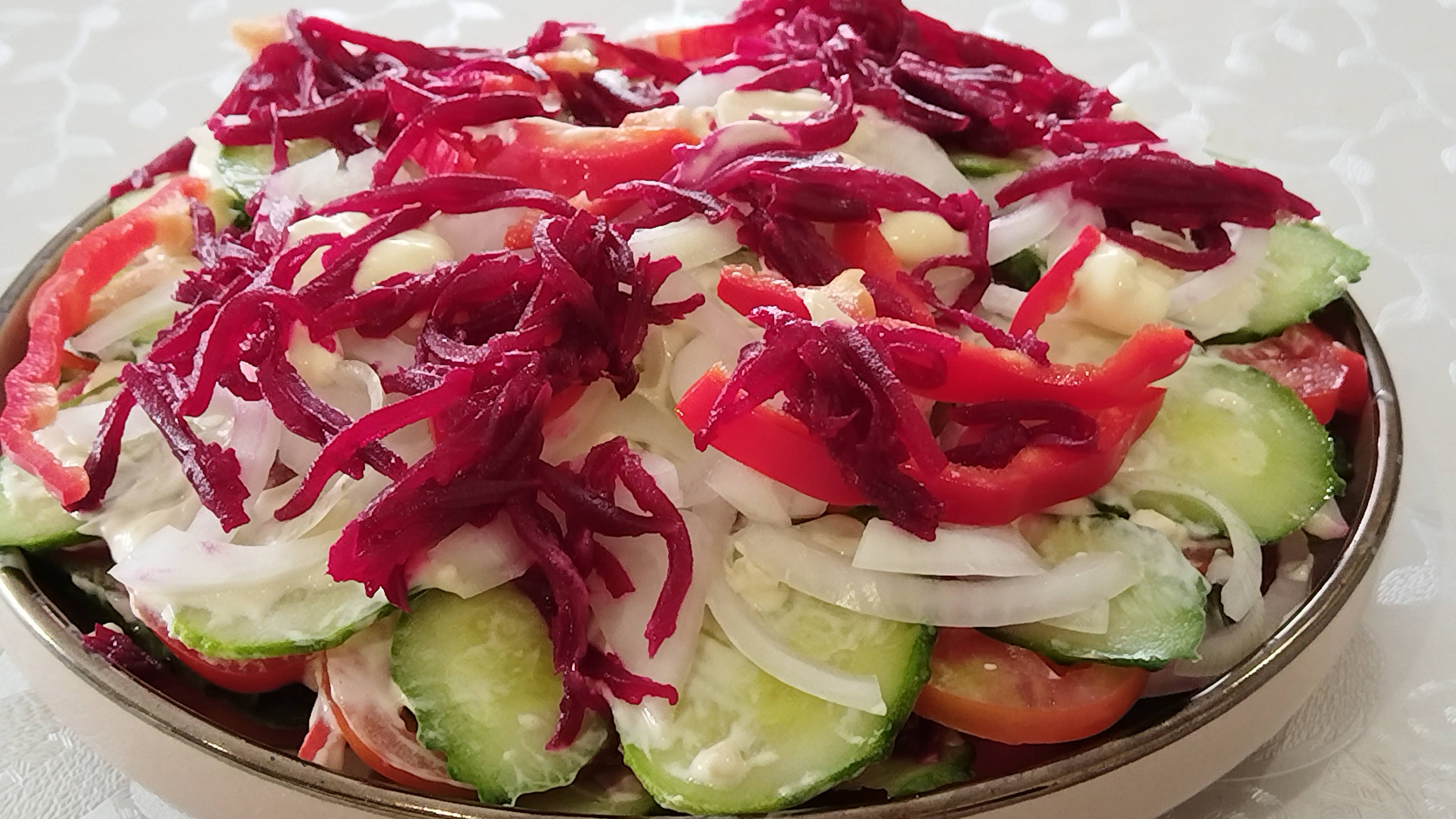 Летний овощной салат Просто шубка.