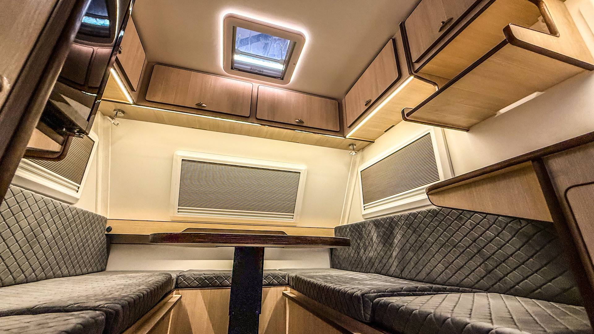 Дом на колесах Караван Family Campers с новым интерьером, на 4 человека по индивидуальному проекту