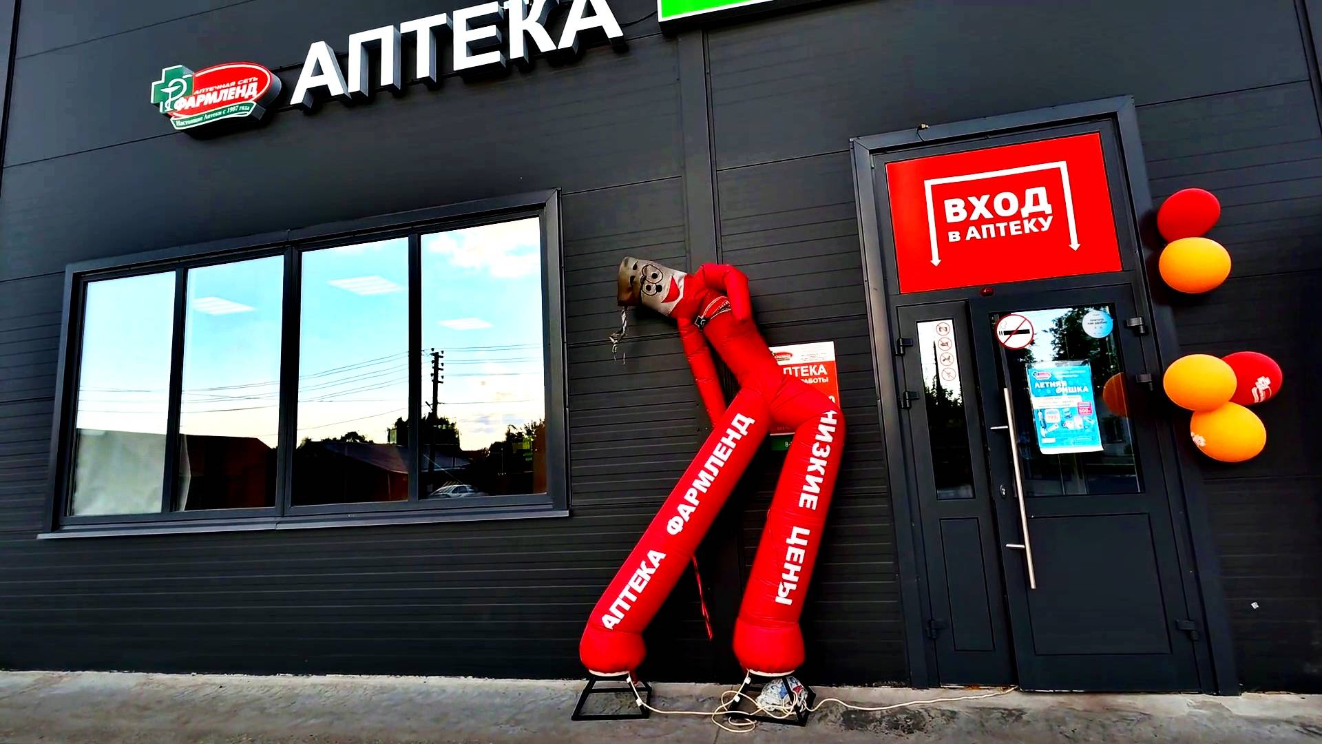 Бузулук. Улицы Бузулука. Ул. Комсомольская-Народная-Гая-Шевченко. Красивые цветочки. Много яблок.