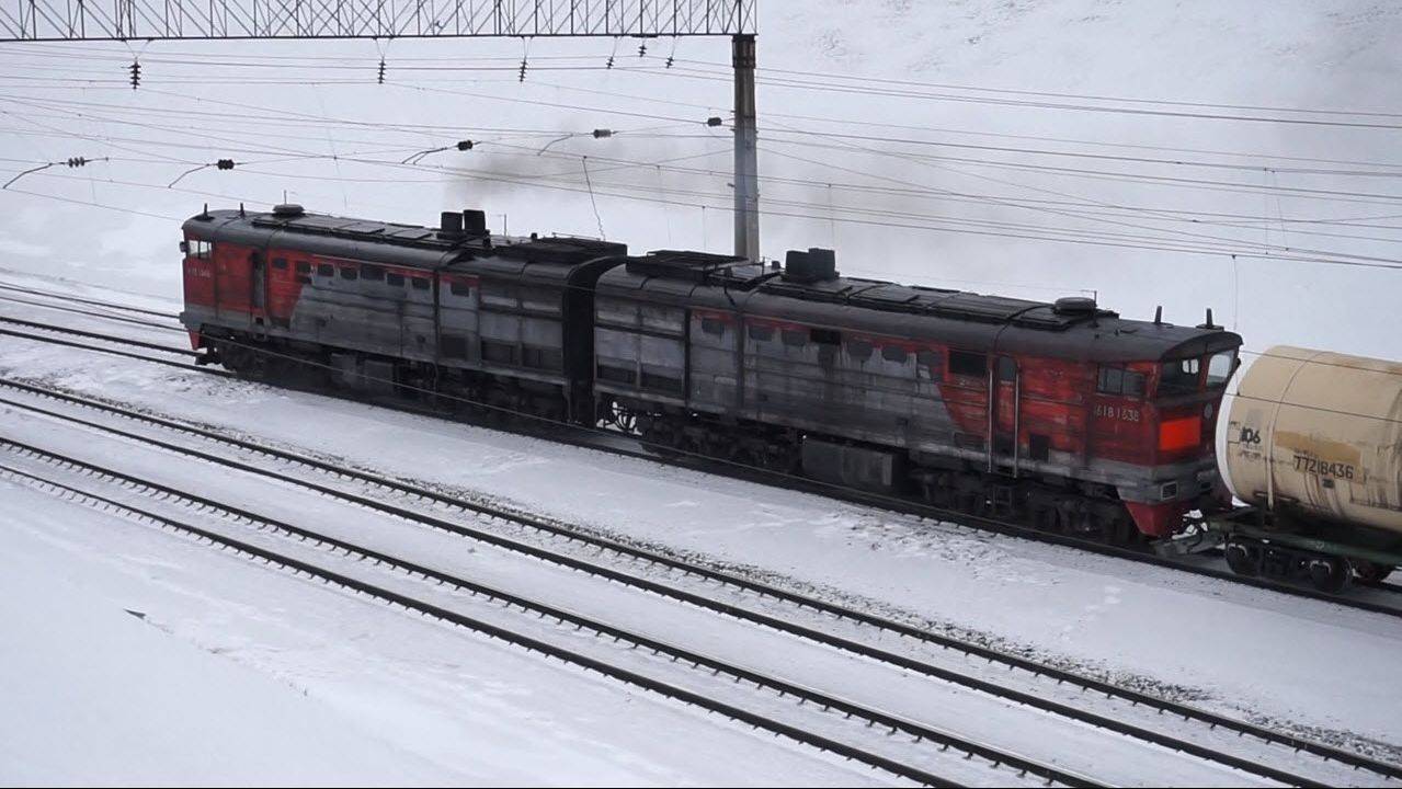 Чумазый тепловоз 2ТЭ10М-2082 на подъёме. Звук 10Д100.