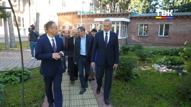 Проконтролировали ремонт амбулатории, реконструкцию мемориала региональные власти в Искитим. районе