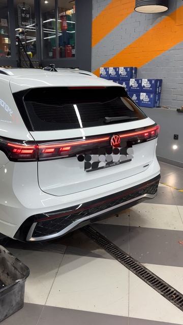 Volkswagen Tiguan L Pro. Пластиковые щиты на дверях, как на BMW