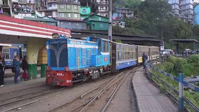 🚄 4К SmartTV ➤ Поезд радости, 🚂 Игрушечный поезд - Гималайская железная дорога (DHR) - Дарджилинг!