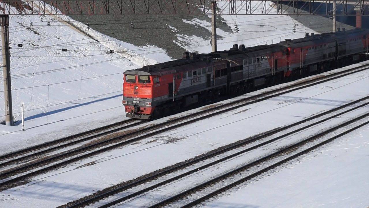 Тепловозы 2ТЭ10У-0192 и 2ТЭ10М-3261. Двойная тяга на подъёме. Звук 10Д100.