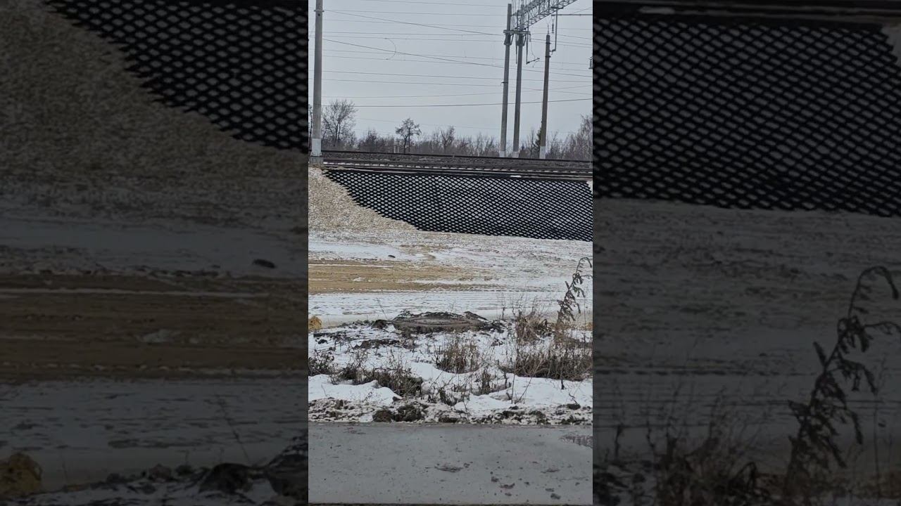 Как укладывают щебень на железной дороге