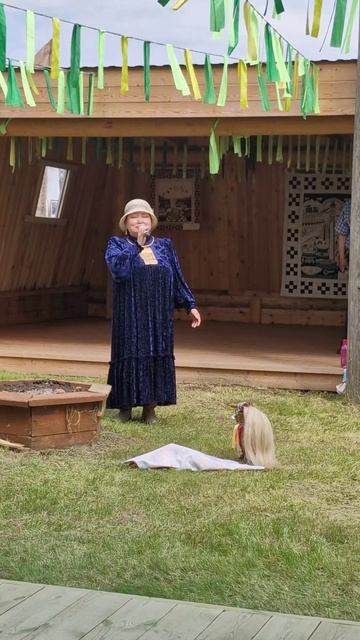Лидия Харитонова поет на тусульгэ Хангаласского улуса. Ысыах Туймаады. 28.06.2025 г.