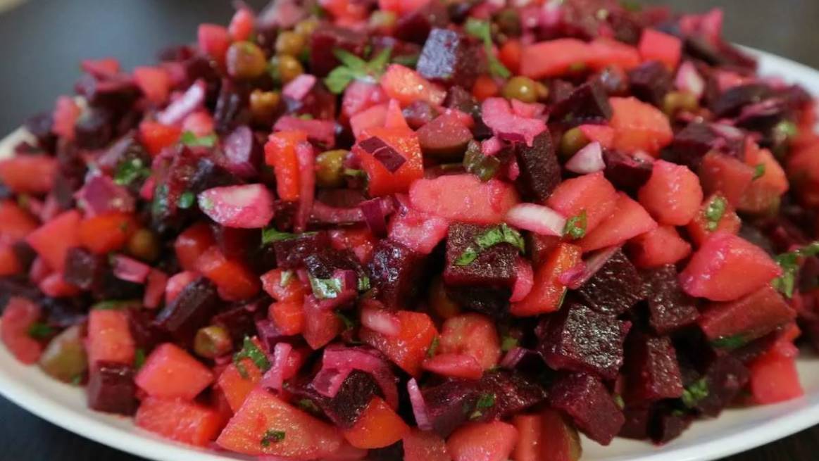 Салат винегрет.