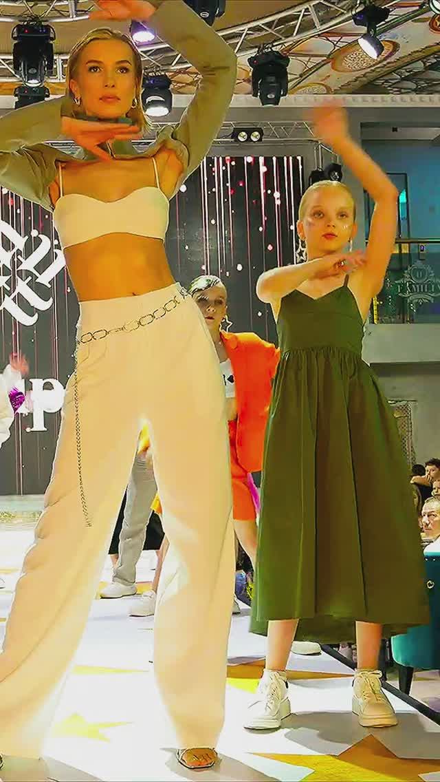 БЭЙБА . Детский показ моды .