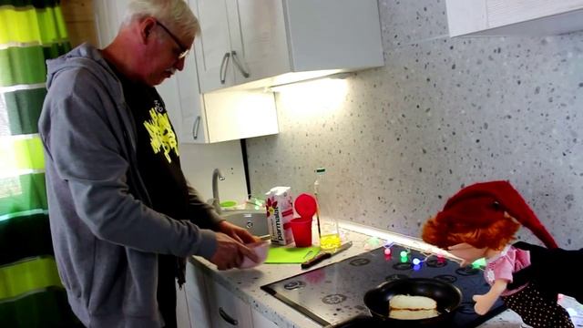 Готовим омлет с гренками