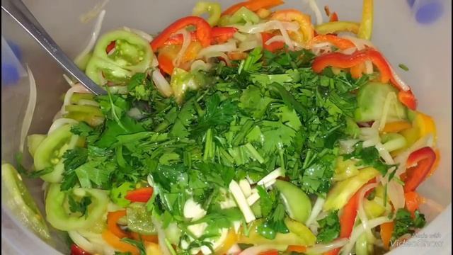 Вкусный и хрустящий салат из Зеленых помидоров на зиму!