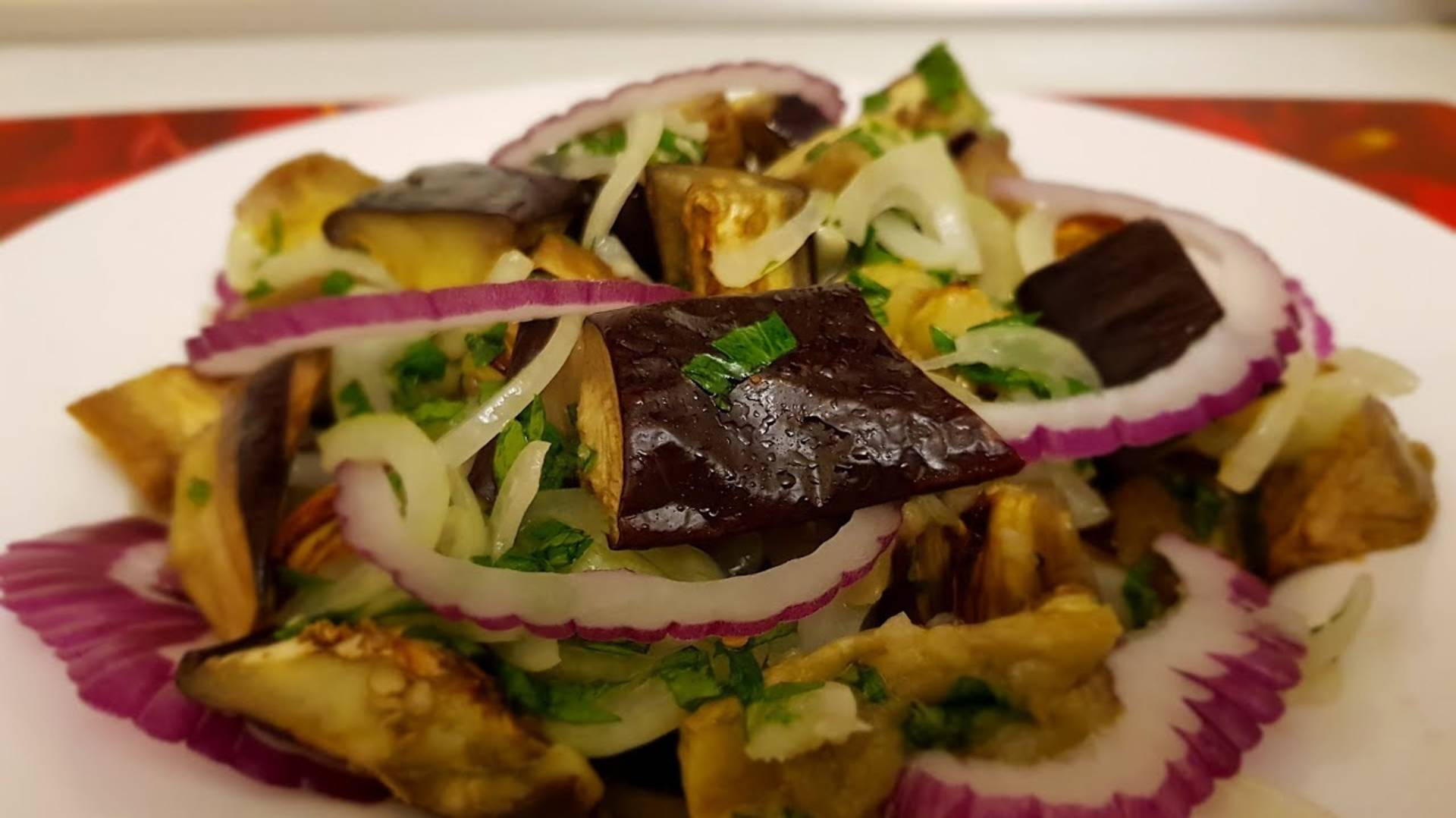 От него просто не оторваться, он вкуснее грибов! Шикарный салат из Баклажанов.