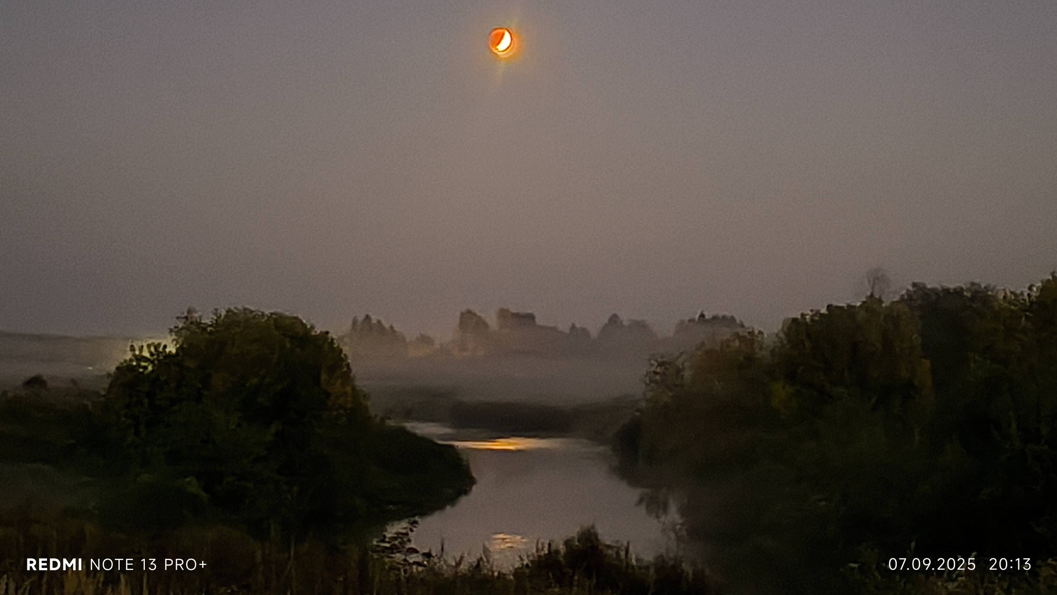 Полное лунное затмение - одно из самых красивых природных явлений.  Кровавая луна #лунное_затмение.