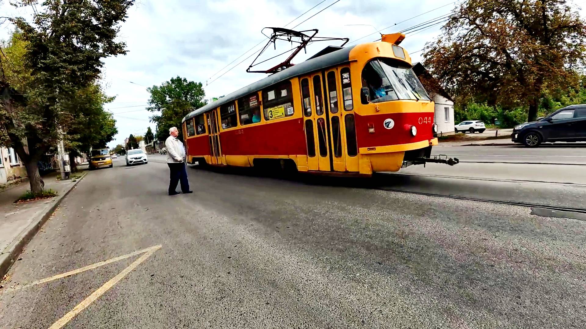 Орёл. Улицы Орла. Панчука-Комсомольская. Вежливые дети. Трамвай.