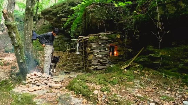 ХАКАН    Строю шалаш в дождливом лесу