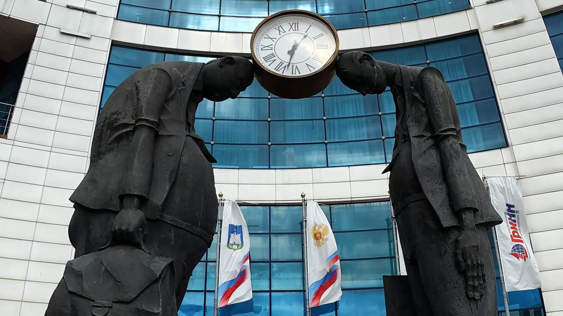 Орёл. Туристический многофункциональный комплекс ГРИНН. ТМК ГРИНН.. Скульптуры.