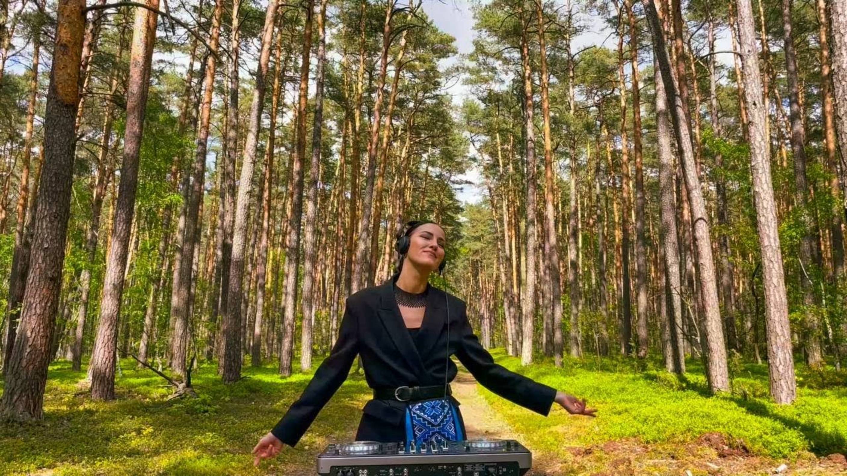 L I S A Sierra | Progressive House & Melodic Techno Mix - Wild Forest Dj Mix