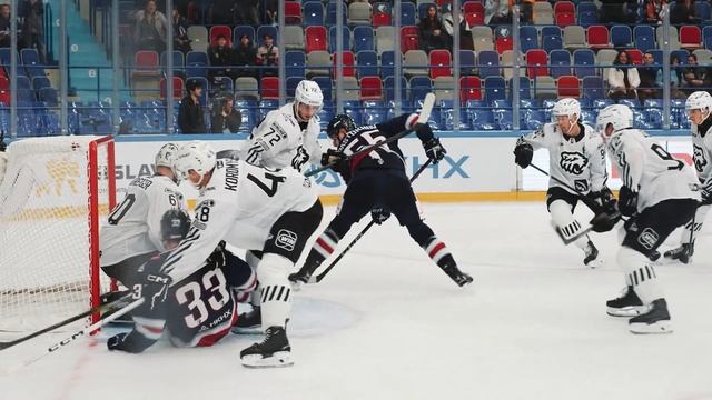 Атмосферное видео матча "Нефтехимик" - "Трактор"